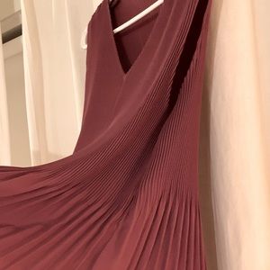 Aritzia Babaton Damien Sleeveless Swing Blouse (L)